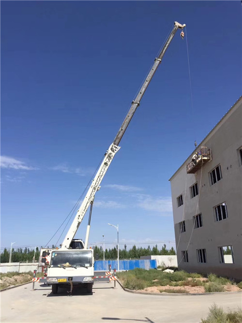 荆门市“轻装强干”—— 吊车的 “轻量化臂架” 技术