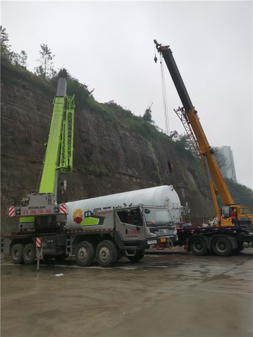荆门市“不怕风雨冻”—— 吊车的 “恶劣环境适应” 技术